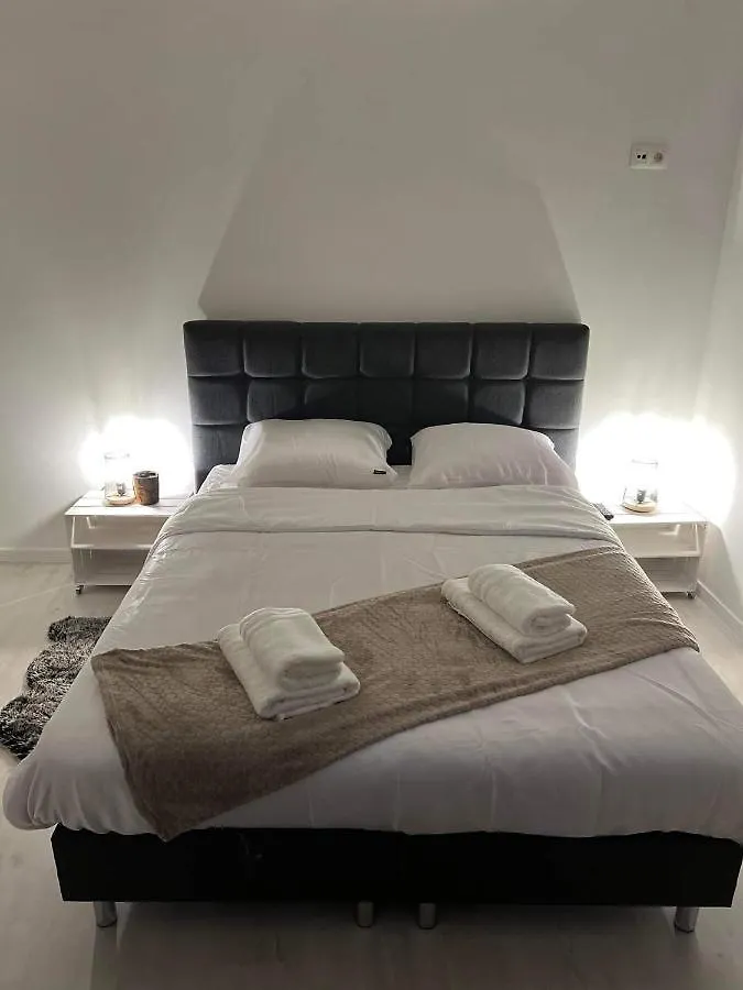 Ruime Luxe Kamer In Centrum Brugge Met Badkamer! Oda ve Kahvaltı